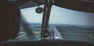 Landung aus der Sicht im Cockpit