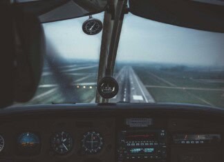 Landung aus der Sicht im Cockpit