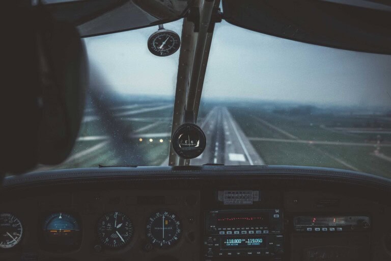 Landung aus der Sicht im Cockpit