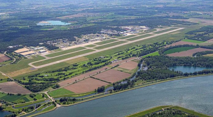 Baustellen rund um Karlsruhe stören Reisende am FKB Baden-Airpark Luftbild