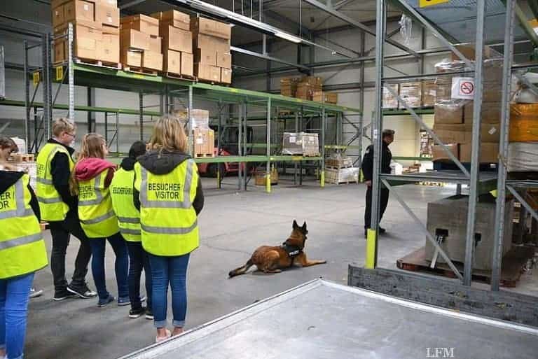 Ferien am FMO: Zollkontrolle etwas genauer kennen lernen