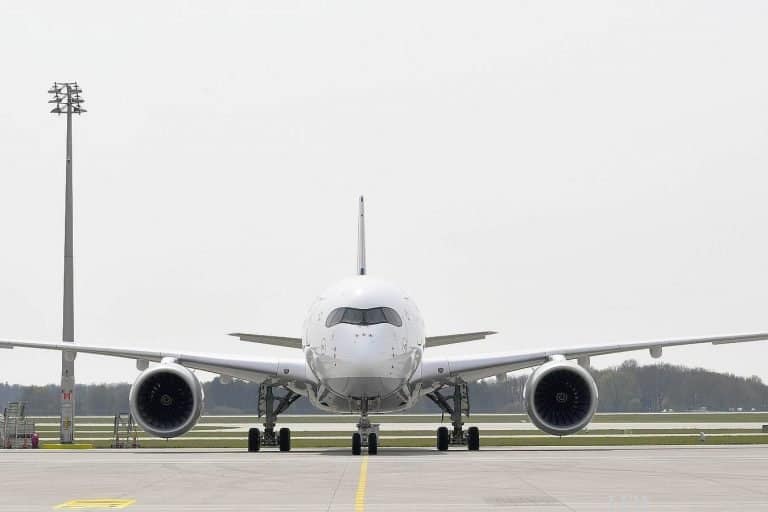 Airbus A350 XWB der Lufthansa gehen nach Hongkong an den Start