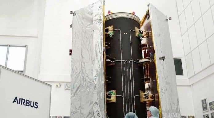 Dispenser für neue GRACE-FO-Satelliten besteht Tests