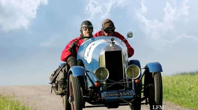 Oldtimertreffen: Autos besuchen Flugzeuge am PAD