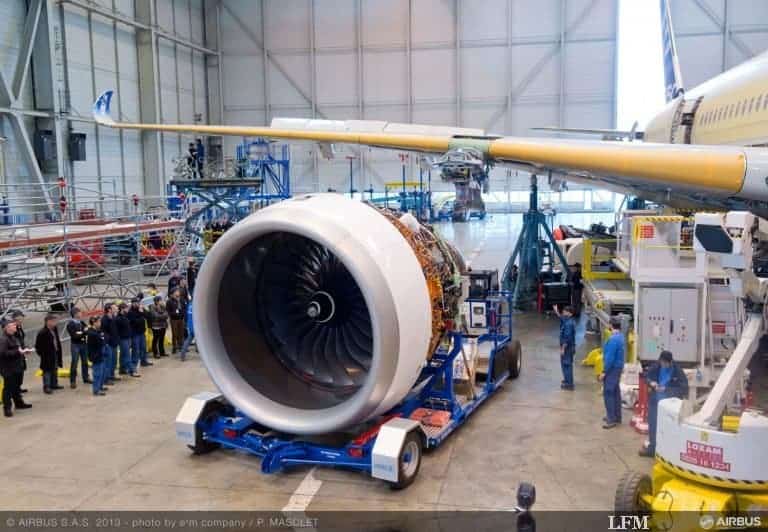Trent XWB-Triebwerke am ersten A350 MSN001 montiert