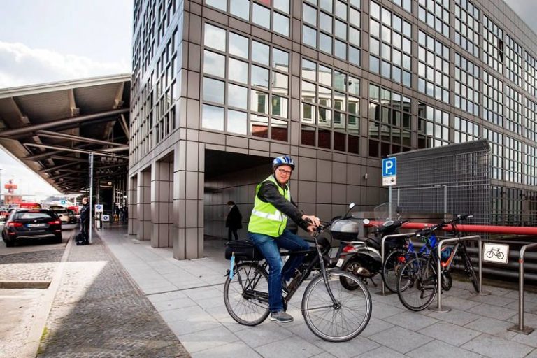 Fahrradweg zum Flughafen Hamburg