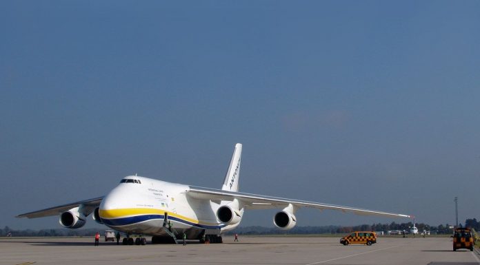 Antonov 124 landete am Flughafen Karlsruhe / Baden-Baden