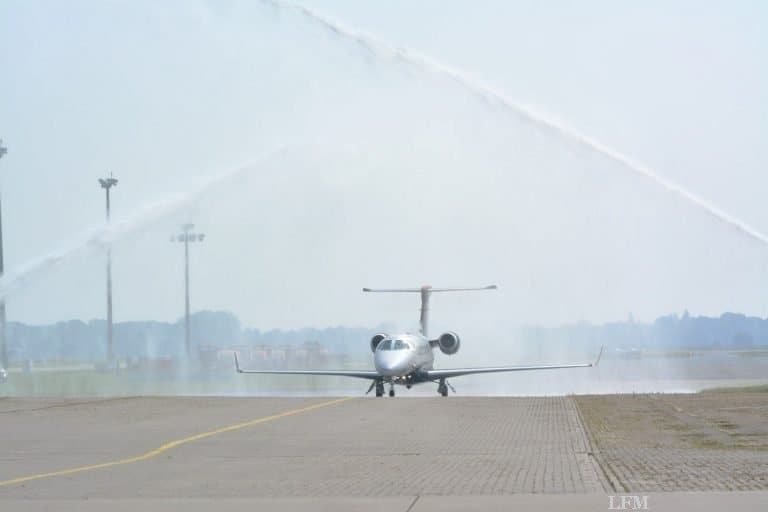 Embraer Phenom 300 in Bremen empfangen