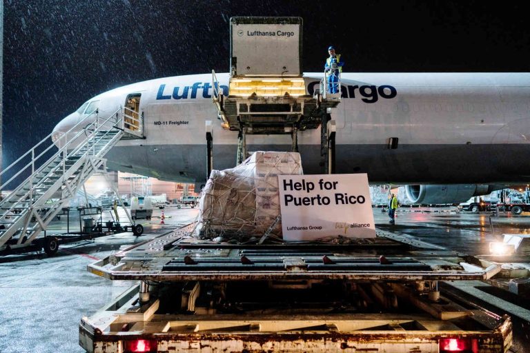 MD-11 der Lufthansa hilft Gemeinden in Puerto Rico