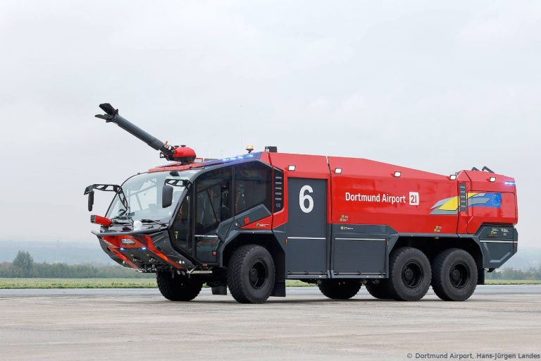 PANTHER 6 X 6: High-Tech Löschfahrzeug am Flughafen Dortmund