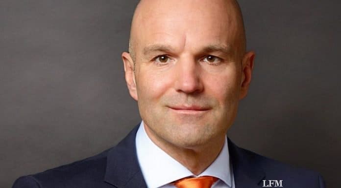 Krystian Pracz sitzt Vorstand der DRF Luftrettung vor