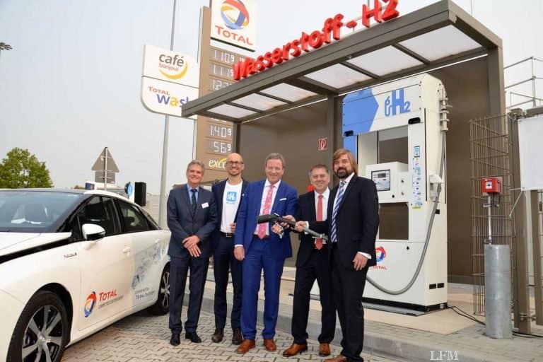 100 Wasserstoff-Tankstellen für Deutschland und Strom-Verkehr