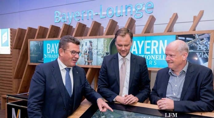 Bayern-Welcome-Lounge: Touchscreen hilft Gästen