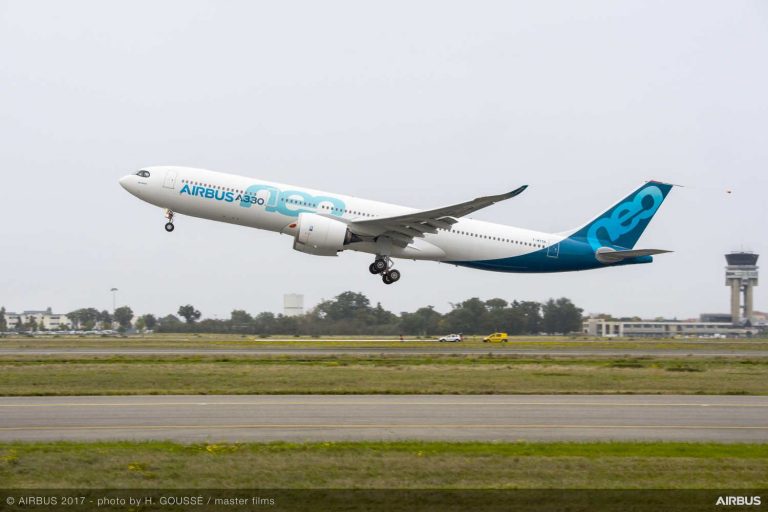 Airbus lässt neues Flugzeug starten: A330neo