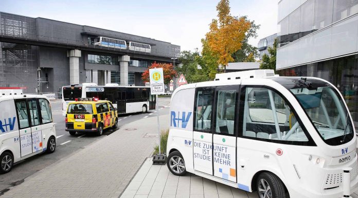 Versicherer testet selbstfahrende Autos auf dem Fraport