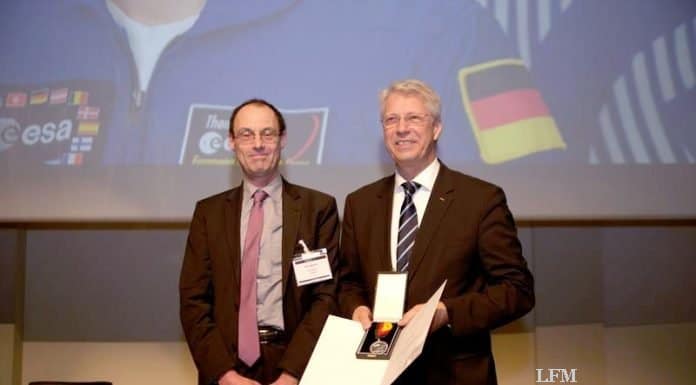 Thomas Reiter von der DGLR geehrt