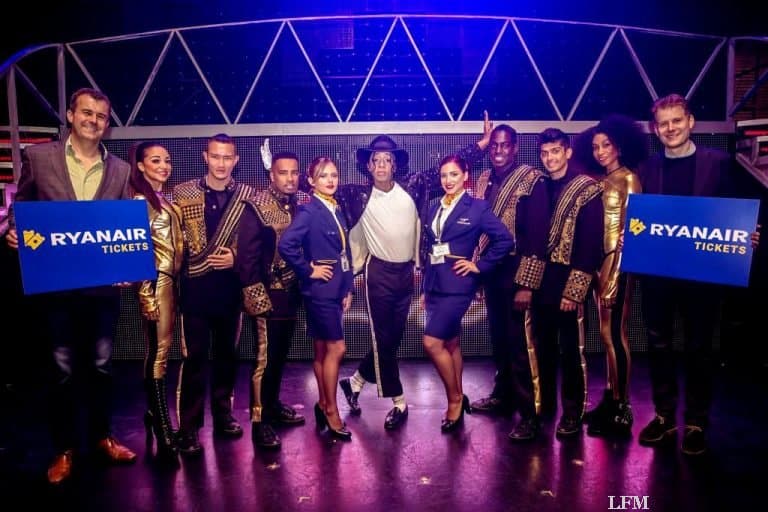 Ryanair verbindet Tickets für Flüge mit Theater und Fußballspiel