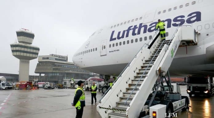 Jumbo der Lufthansa landet weiter in Berlin