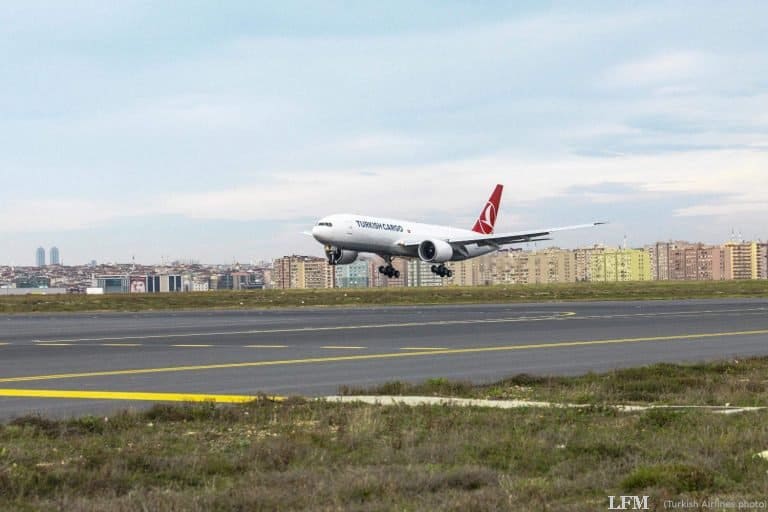 777 Freighter trifft bei Turkish Cargo ein