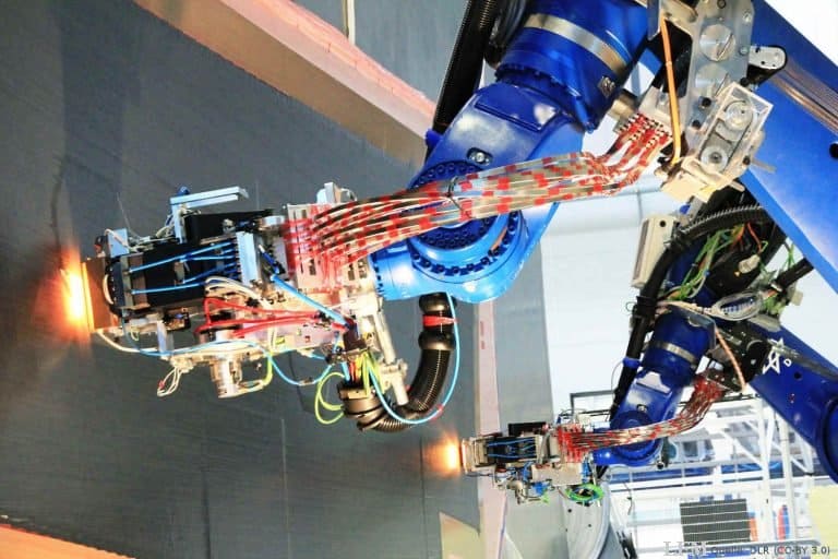 Beschleunigung für Fertigung der CFK-Flügel