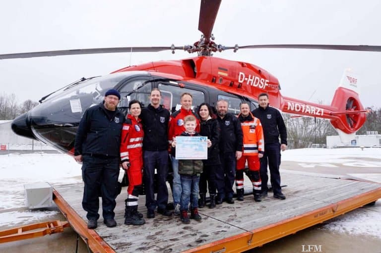 Gerettete überreichten Spendenscheck