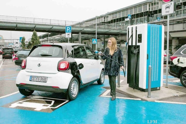 Stromtankstelle am Flughafen Stuttgart