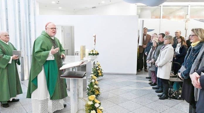Kardinal Marx am Flughafen München