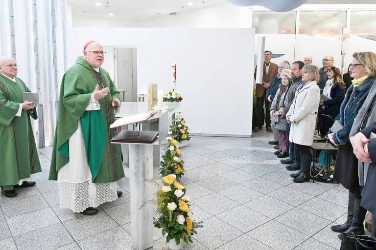 Kardinal Marx am Flughafen München