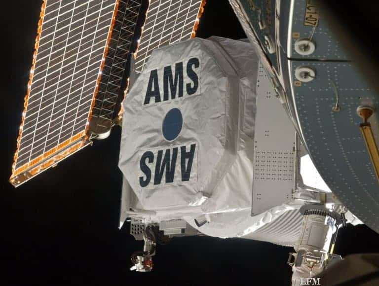 AMS-Detektor sucht nach Antimaterie im All