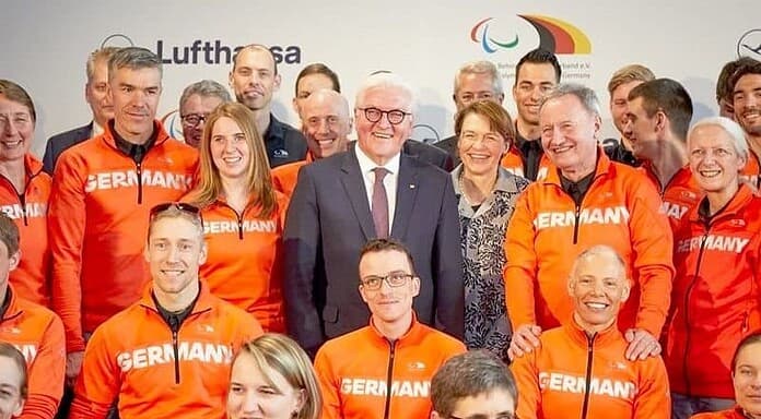 Athleten per 747-400 zu den Paralympics
