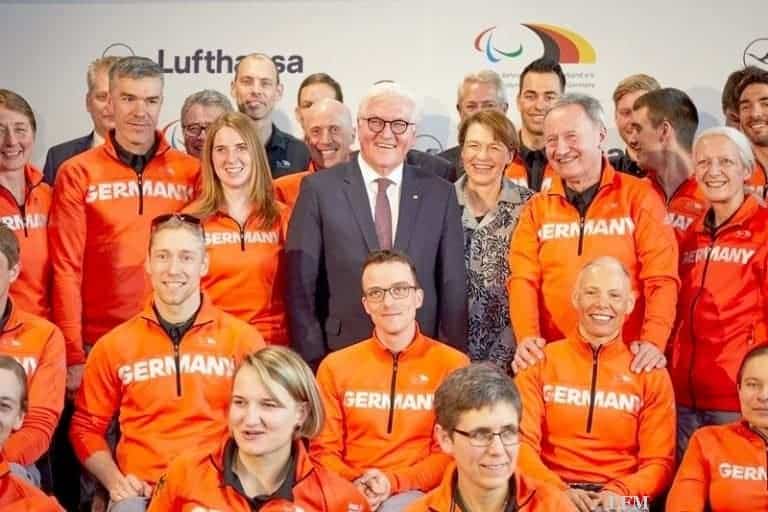 Athleten per 747-400 zu den Paralympics