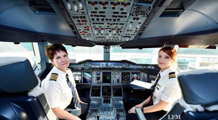 Frauen bei Emirates fliegen A380