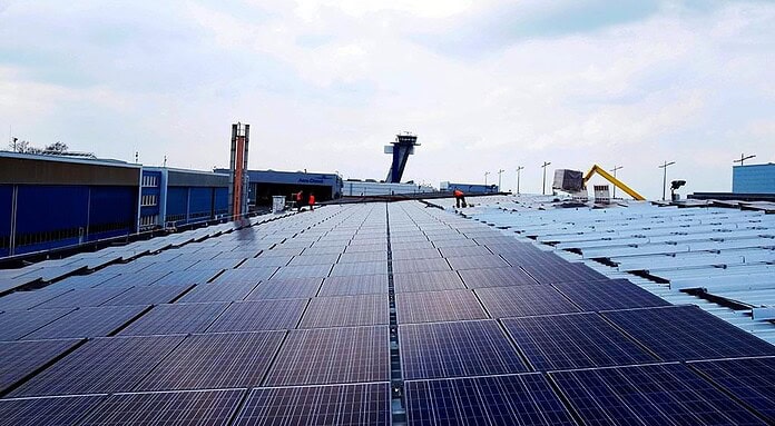 Solar auf dem Hangar für 100 Prozent Ökostrom am NUE