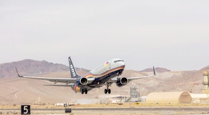 Boeing übergibt ersten Frachter 737-800BCF