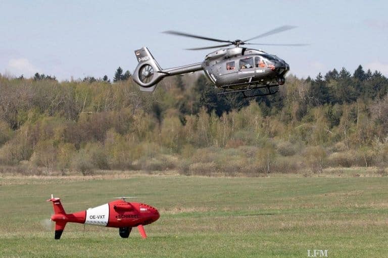 H145 fliegt MUM-T mit ferngesteuertem Hubschrauber