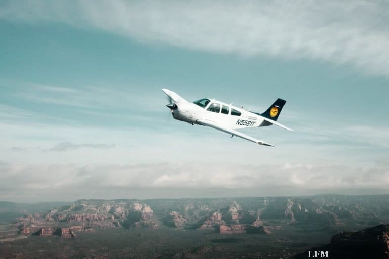 Flugschule LAT versteigert F33 Bonanza