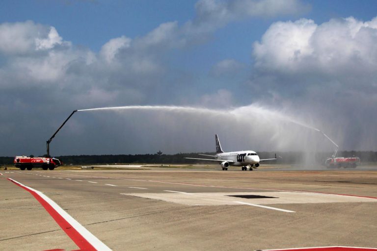 Embraer von LOT fliegt täglich Hannover – Warschau