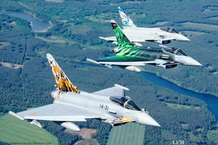 Eurofighter der Luftwaffe fliegen Tiger Meet Award ein