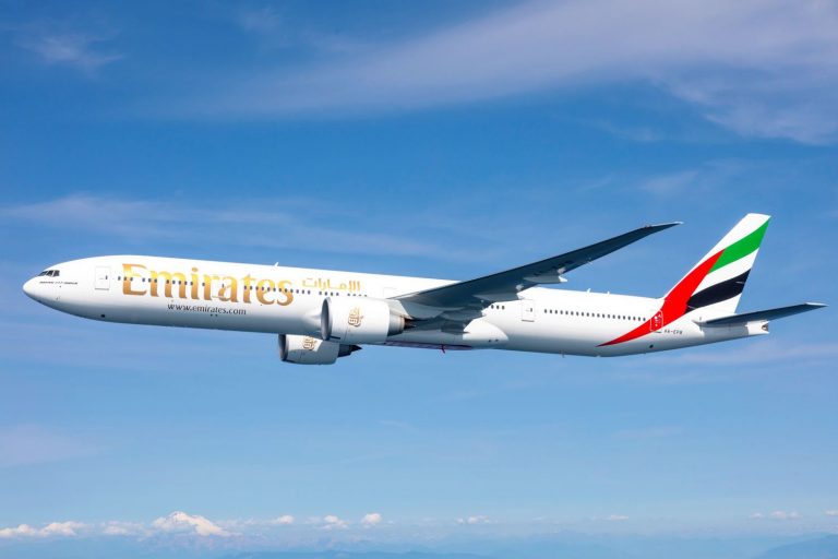 Emirates fliegt mit B777-300ER nach Domodedovo