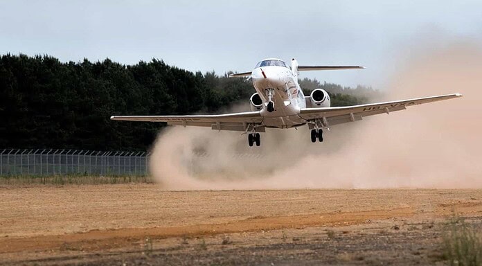 PC-24 Jet bei Start und Landung „offroad“