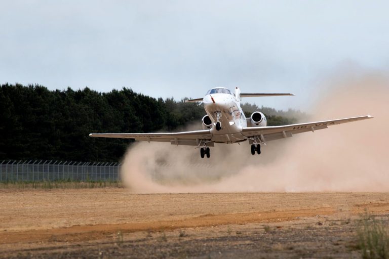 PC-24 Jet bei Start und Landung „offroad“