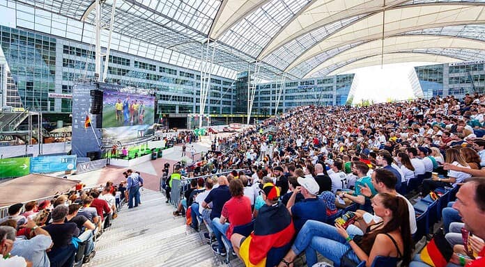 Airportparty zum WM-Finale in München