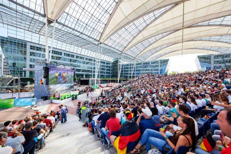 Airportparty zum WM-Finale in München