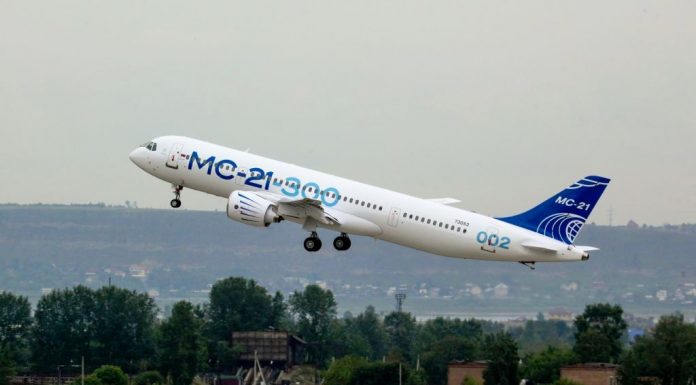 MC-21 fliegt in makelloser Optik