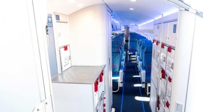 Bombardier CRJ mit neuer Kabine in Farnborough