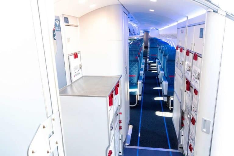 Bombardier CRJ mit neuer Kabine in Farnborough