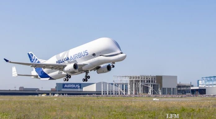 Riesenfrachter BelugaXL startet zum ersten Mal