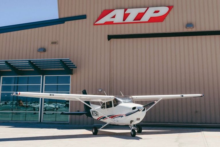 Cessna Skyhawk 172: Tauglich für zivile Flugprüfung und CFI