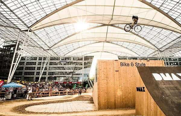Mountainbikes in Action am Münchner Flughafen