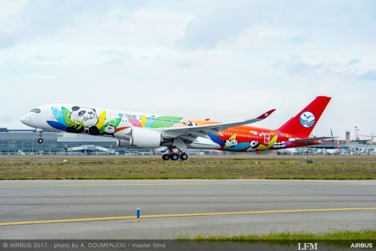 Bunter Airbus A350 XWB für Sichuan Airlines
